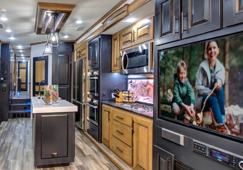 Gas Fifth Wheel RVs: An Introduction